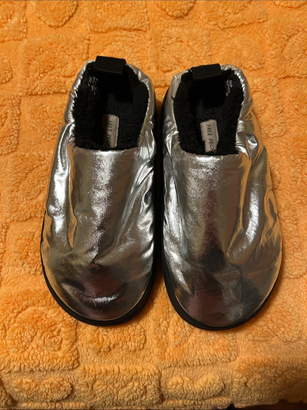 Free People Silver Metallic Slip-On Slippers with Black Lining woman’s size 10